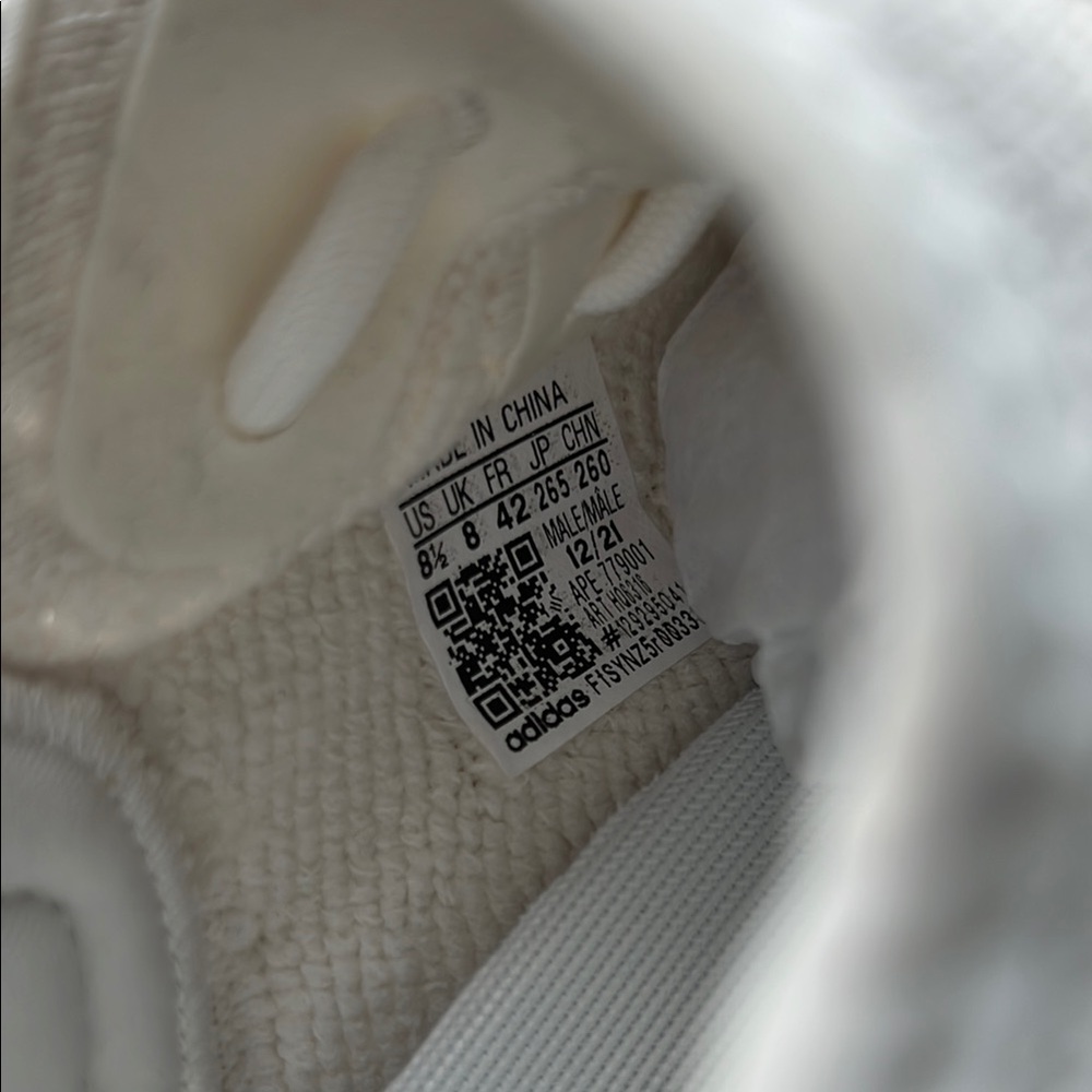 NWT Yeezy Adidas 350 v2 - Picture 3 of 4